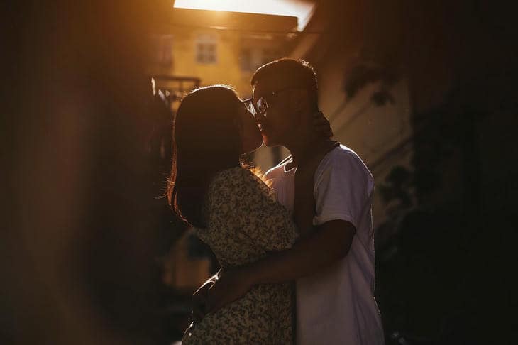 Waarom tederheid behouden nadat de passie voorbij is: hoe warme gewoonten het geraamte worden van langdurige liefde