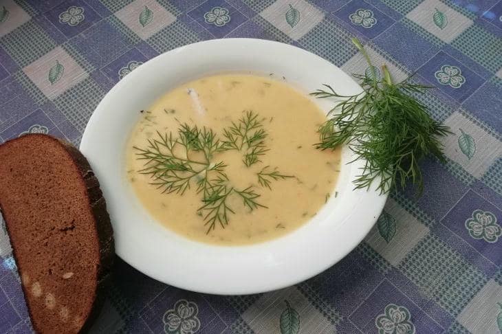 Wat er gebeurt als je soep kookt zonder deksel: hoe stoom de helft van de smaak wegneemt